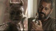 José Inocêncio da segunda fase com o diabinho na garrafa - Divulgação / TV Globo