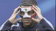 Mbappé com máscara durante treino - Reprodução/Redes sociais