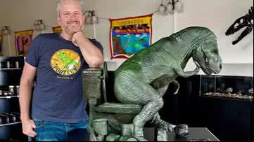 George Frandsen em seu museu - Reprodução / Poozeum