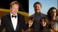 Imagem de Conan O'Brien (à esqu.) e cena de Ainda Estou Aqui (à dir.) - Getty Images