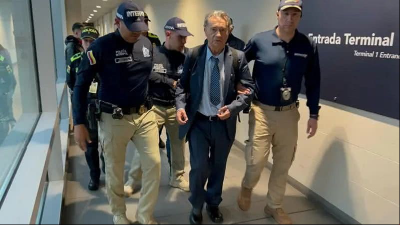 Carlos Lehder foi detido no aeroporto de Bogotá - Divulgação/Serviço de Imigração da Colômbia