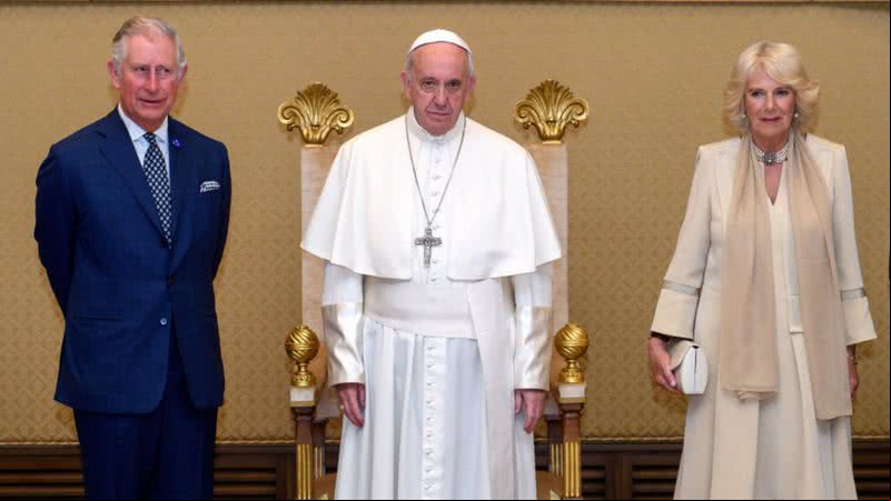 Camila e Charles em 2017, durante encontro com Papa Francisco - Getty Images