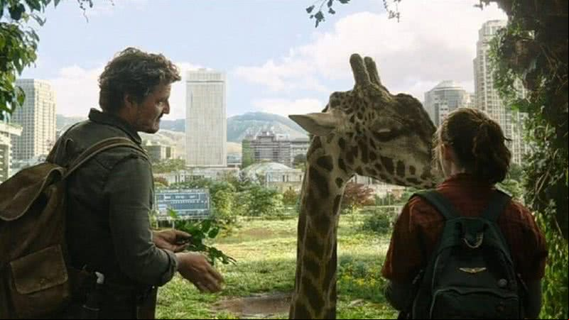 Joel e Ellie em cena com girafas - MAX