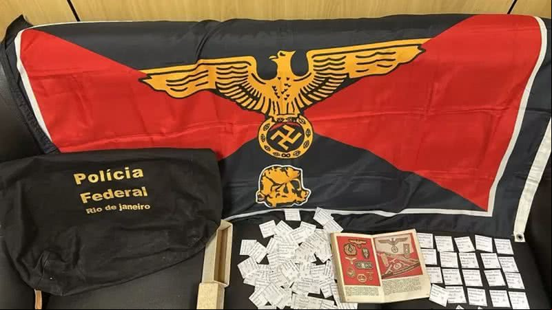 Material nazista apreendido com idoso no Rio de Janeiro - Divulgação/Polícia Federal