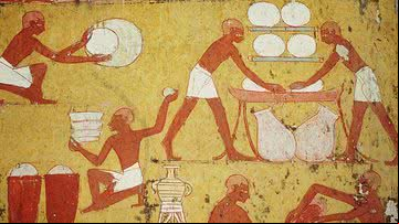 Antiga representação egípcia de pessoas fazendo pão - Getty Images