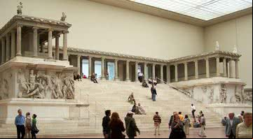 Museu Pergamon, na Alemanha, onde estariam alguns desses artefatos turcos roubados - Wikimedia Commons