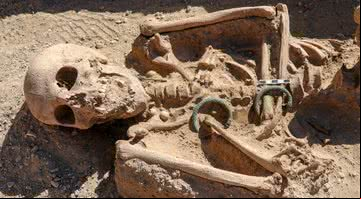 Esqueleto encontrado no Castelo de Çavuştepe, Turquia. - Divulgação/AA Photo
