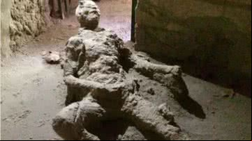 Homem petrificado em posição infame em Pompeia - Divulgação / Instagram / Pompeii - Parco Archeologico