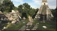 Cidade de Tikal, antigamente habitada pelos maias, localizada na atual Guatemala - Wikimedia commons
