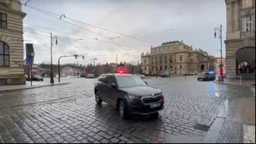 Imagem mostrando a área da universidade isolada pela polícia - Divulgação/ Youtube/ CNN