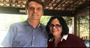 Presidente Jair Bolsonaro ao lado da ministra Damares Alves - Divulgação/Facebook