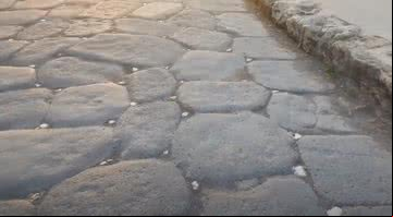 Registro dos 'olho-de-gato' em Pompeia - Divulgação/Vídeo/Youtube/ Martin Faulks
