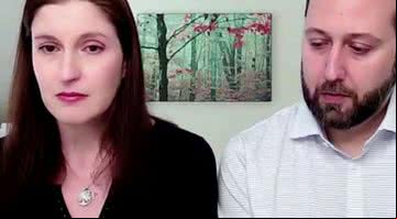 Daphna e Alexander Cardinale em entrevista - Divulgação/Vídeo/BBC