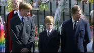 William, Harry e Charles no funeral de Diana - Reprodução/Vídeo/Youtube