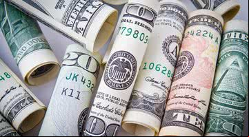 Imagem ilustrativa de algumas notas de dólar - Pixabay