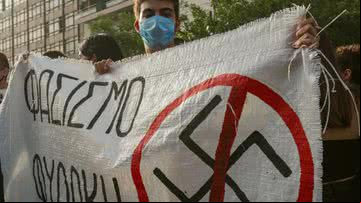 Foto de protesto contra partido neonazista, na Grécia - Getty Images