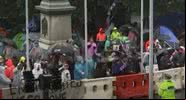 Protesto na Nova Zelândia com músicas irritantes - Divulgação / Al Jazeera