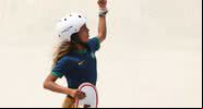 Rayssa comemora execução de manobra durante prova olímpica - Getty Images