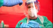 Teste de coronavírus são feitos para monitorar casos - Getty Images