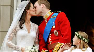 Fotografia do icônico beijo dos recém-casados - Getty Images