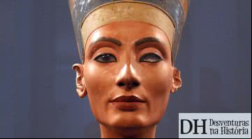 Busto de Nefertiti, rainha do Egito Antigo - Giovanni from Firenze via Wikimedia Commons