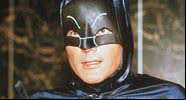 Ator Adam West em seu icônico traje de Batman - Divulgação